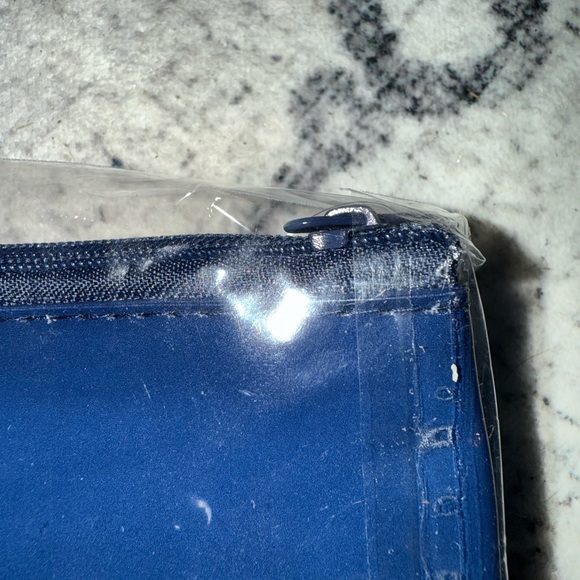 Vineyard Vines Navy Pouch with Pink Whale Logo, NWT - Picture 4 of 4